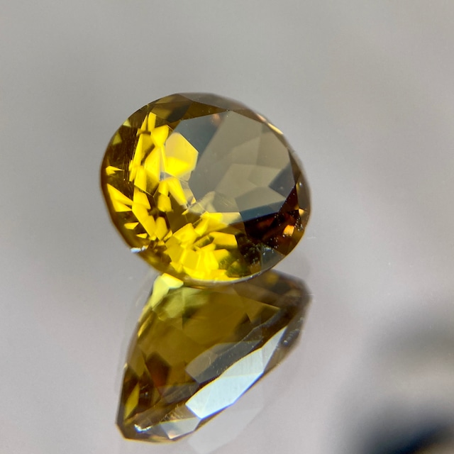 クォーツ 3.734ct イエローブラウン 簡易ソーティング付き