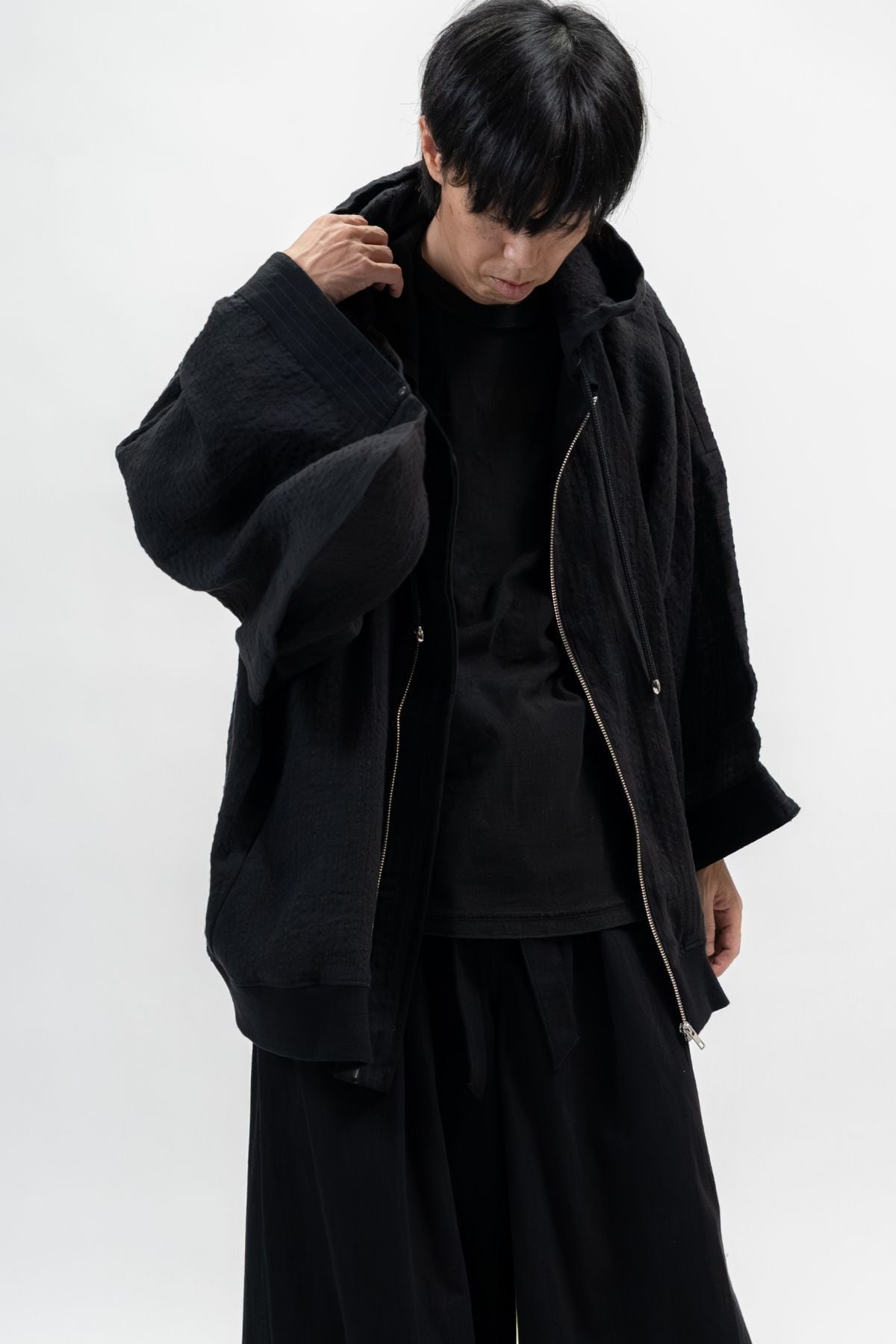 20着限定｜予約販売】夏に羽織る、黒の品格。KIMONOパーカー-涼