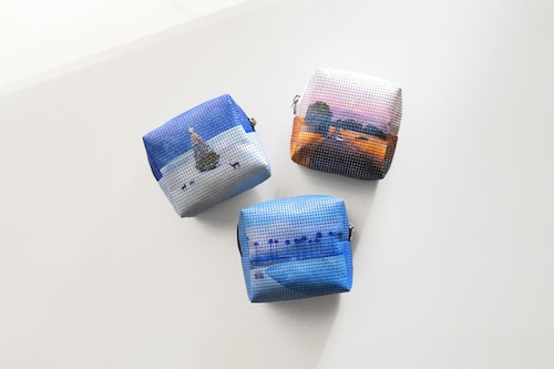 物語のある景色を描いたボックスポーチ