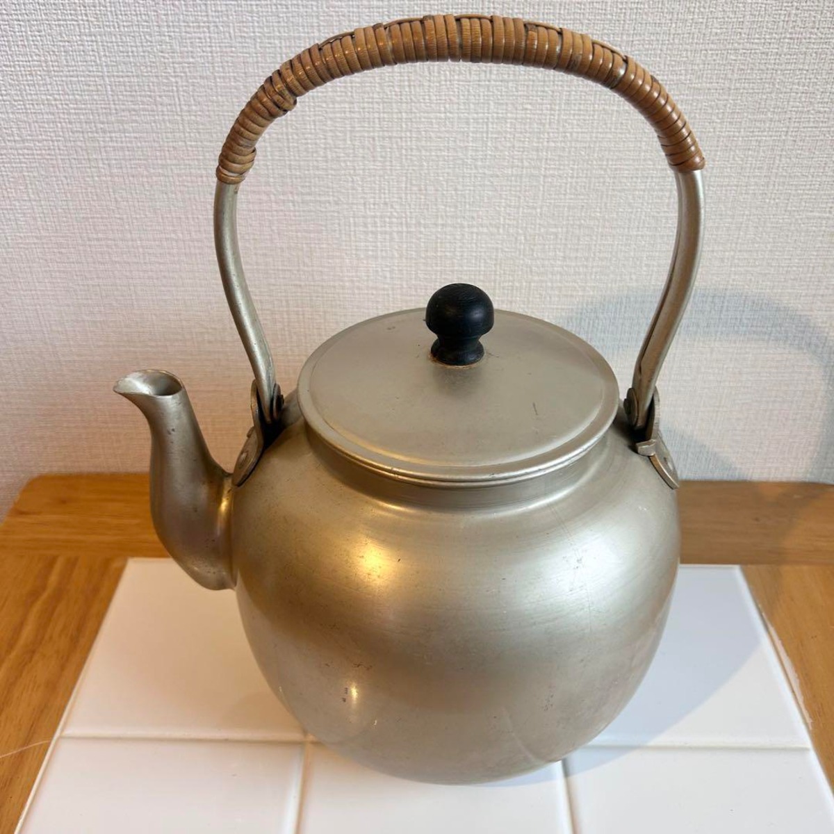 【昭和レトロ】アルミ製やかん ラタンで編まれた持ち手が珍しさ 可愛さ 3㍑ | Retro Fuji
