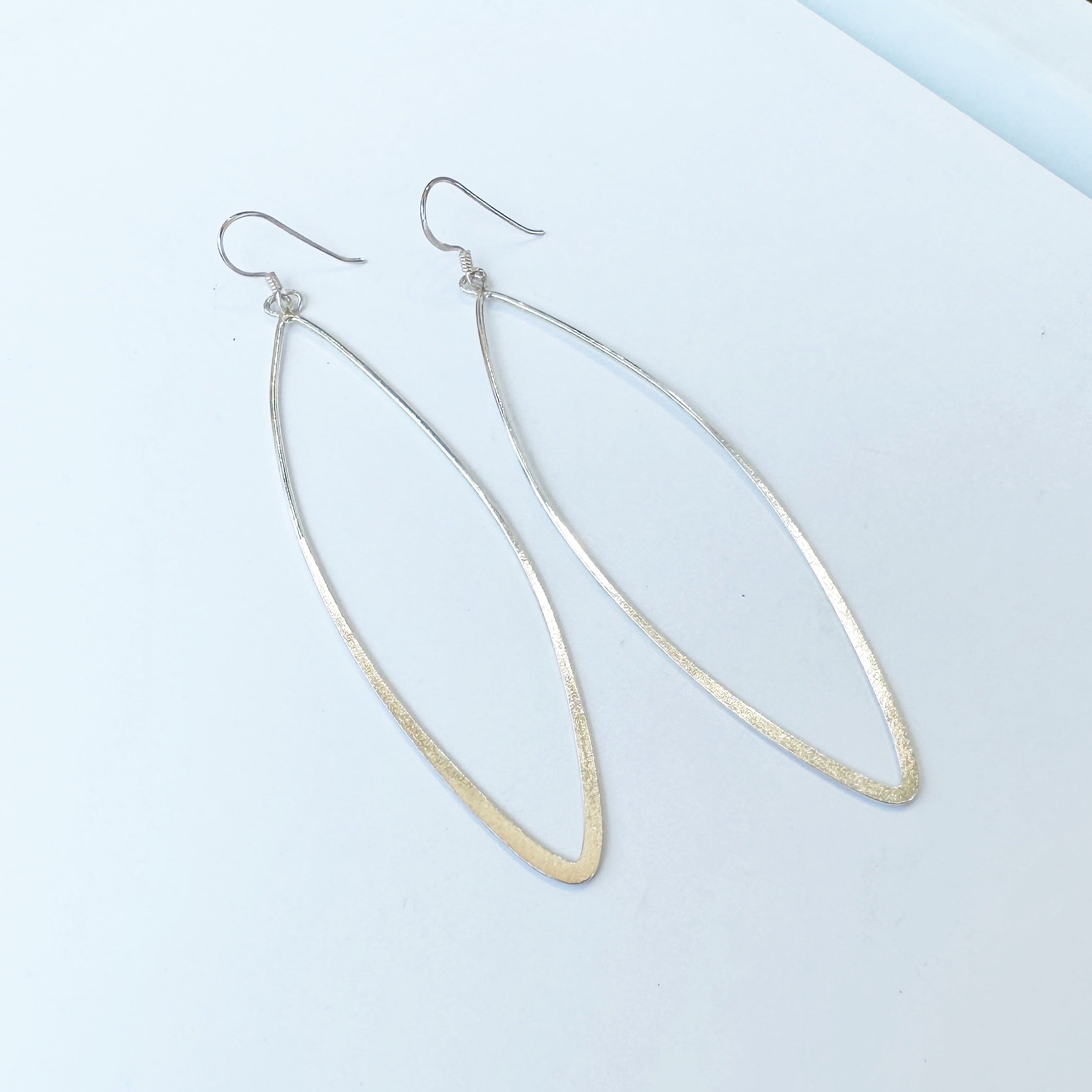 一番長い〜 オーバル 横フープ ピアス