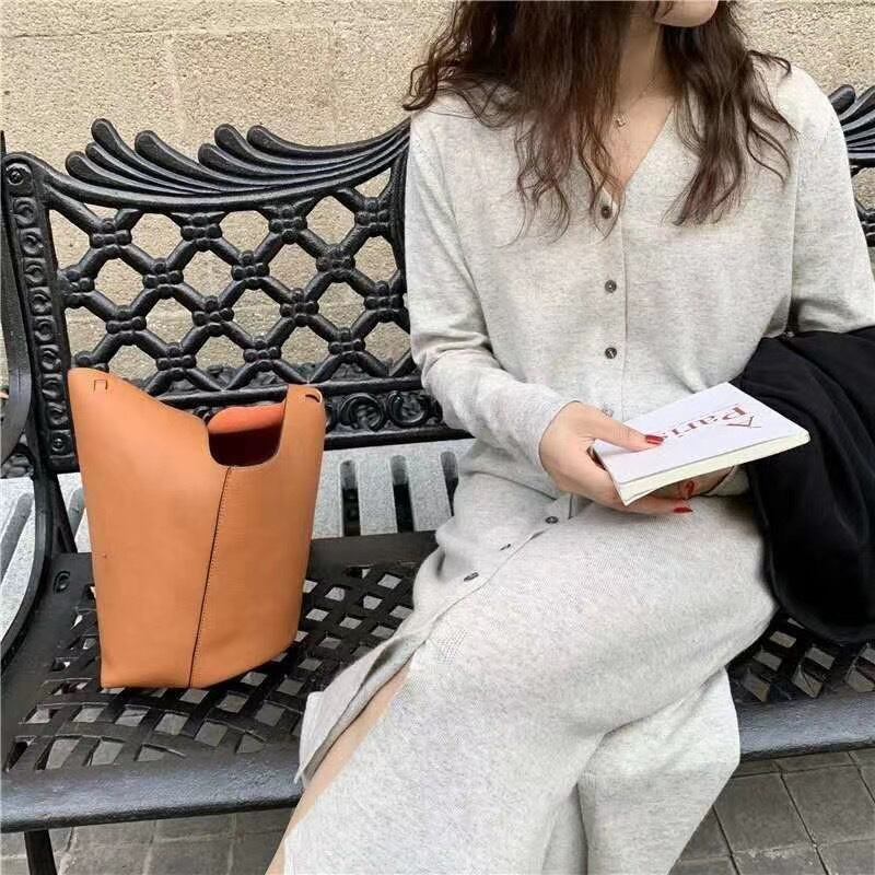 フロントボタンVネックワンピース