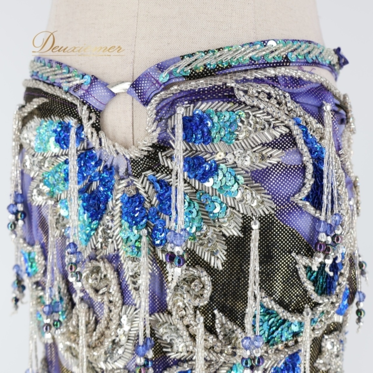 ベリーダンス オリエンタル 衣装 上下セット パープル系 トップス スカート アーム飾り 腕飾り 頭飾り 紫 青 スパンコール ビーズ 鮮やか 華やか 装飾 豪華 ダンス衣装 キラキラ イベント ステージ ブルー系 シルバー系