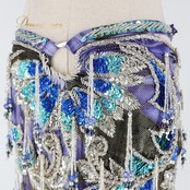 ベリーダンス オリエンタル 衣装 上下セット パープル系 トップス スカート アーム飾り 腕飾り 頭飾り 紫 青 スパンコール ビーズ 鮮やか 華やか 装飾 豪華 ダンス衣装 キラキラ イベント ステージ ブルー系 シルバー系