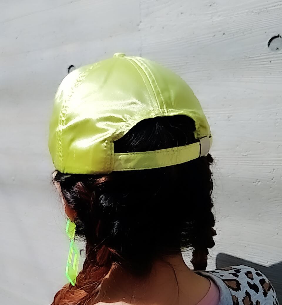 サテンキャップ ネオングリーン 帽子 ネオンカラー ベースボールキャップ フリーサイズ ダンス クラブ フェス イベント