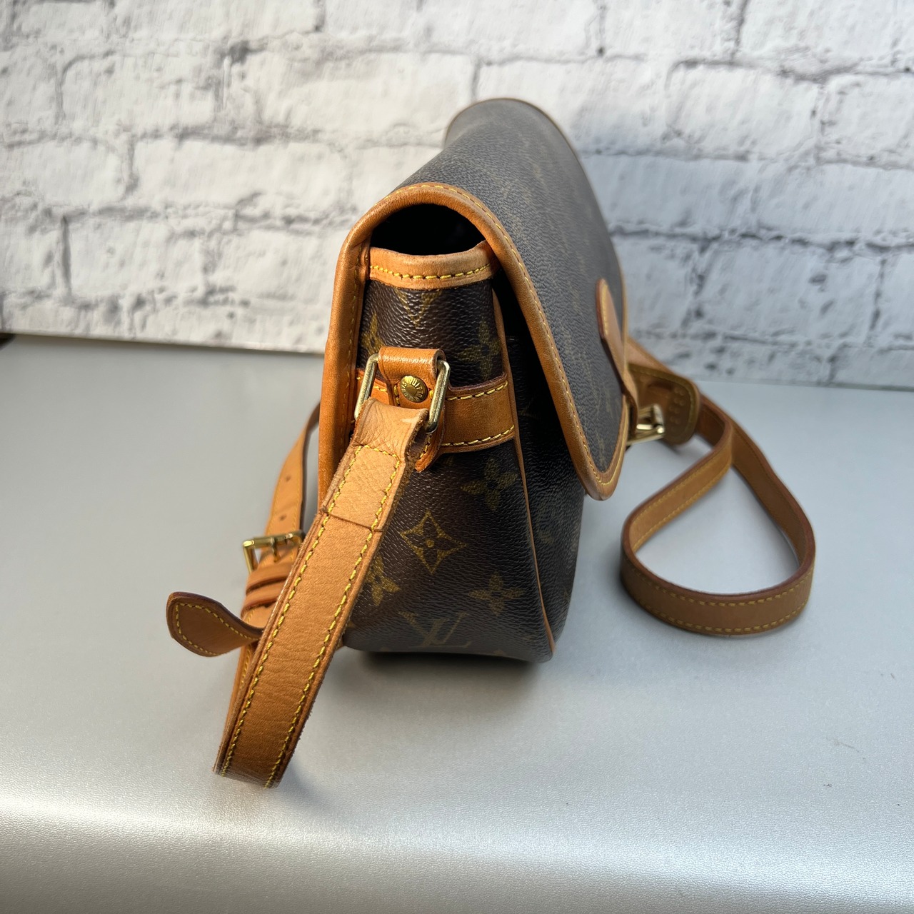 LOUIS VUITTON ルイヴィトン ソローニュ モノグラム レザー ショルダーバッグ ブラウン A-9831