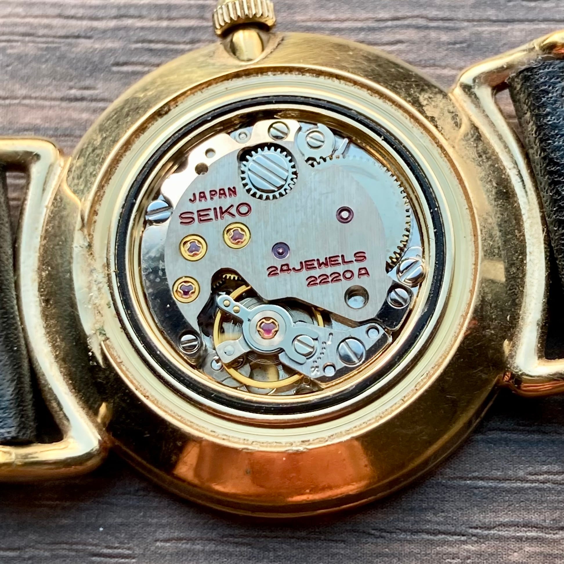 SEIKO AUTOMATIC VINTAGE シャリオ 自動巻き 腕時計メンズ セイコー SEIKO シャリオ CHARIOT 2220-0520 手巻き式 ホワイト 文字盤