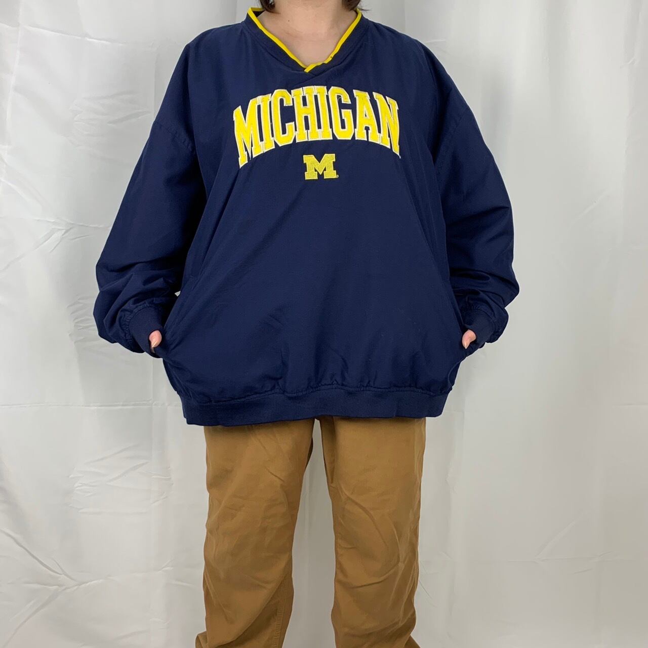 Michigan ミシガン大学　カレッジ　ナイロンプルオーバー　刺繍ロゴ