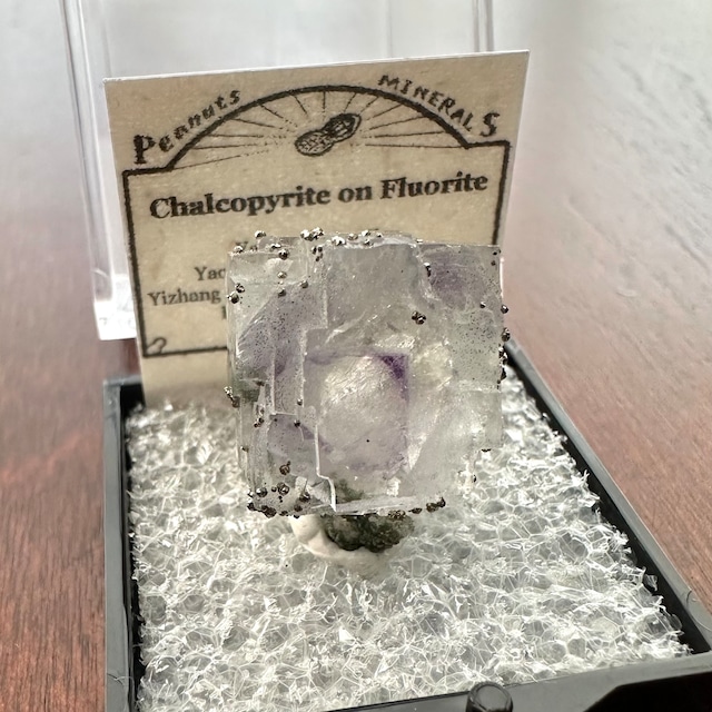 キャルコパイライト / フローライト / カルサイト【Chalcopyrite on Fluorite with Calcite】中国産