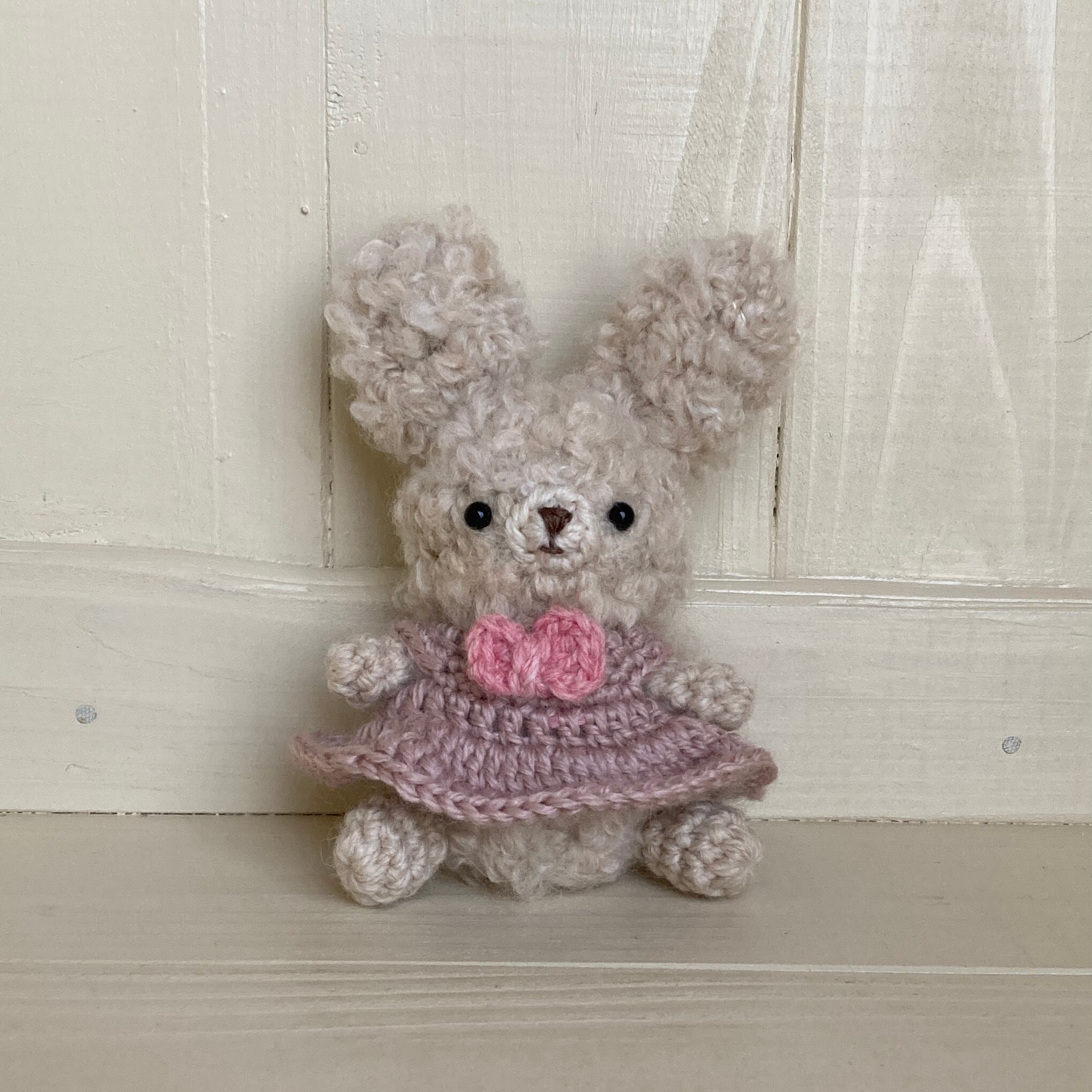 手のりうさぎ」あみぐるみ｜ぬい撮りも楽しめる癒しのぬいぐるみ