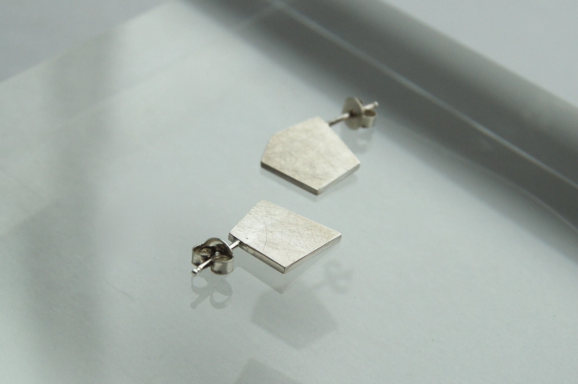 kakera 光のカケラピアスC / 服部 純子