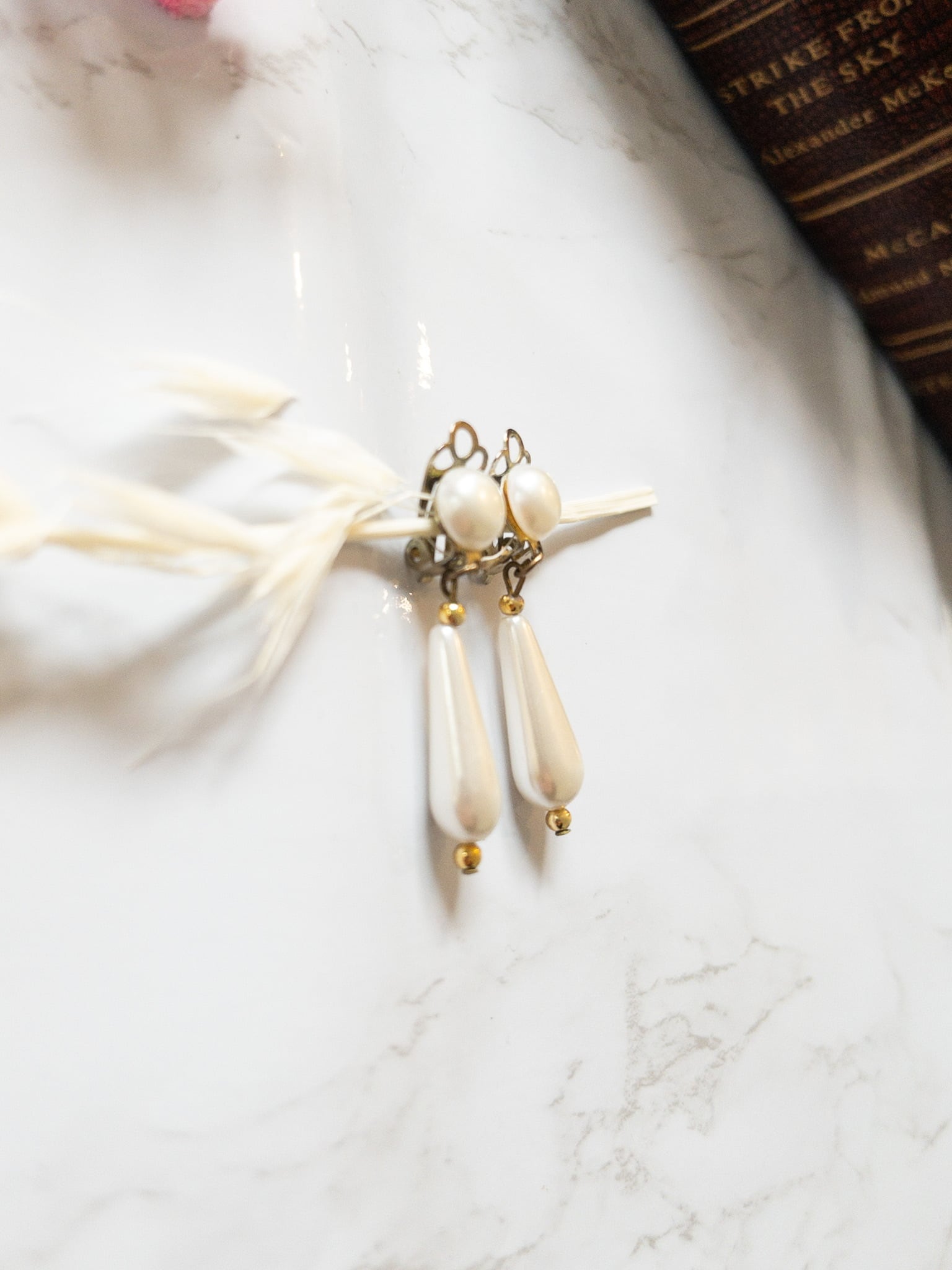 Gold and Pearl Swing Earring Ollie London Vintage《オリー・ロンドン・ヴィンテージ》
