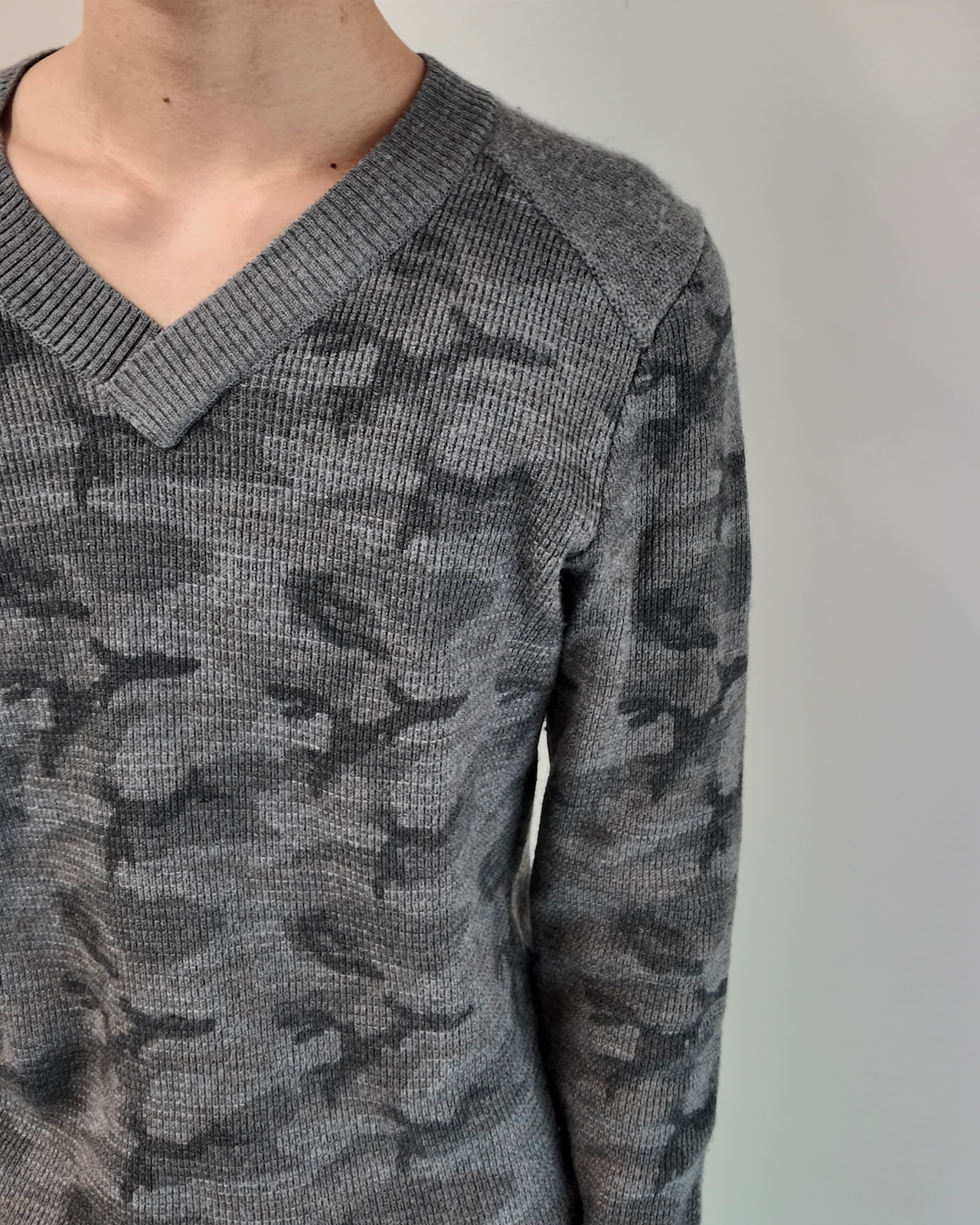 【5351 pour les hommes】camouflage v-neck knit