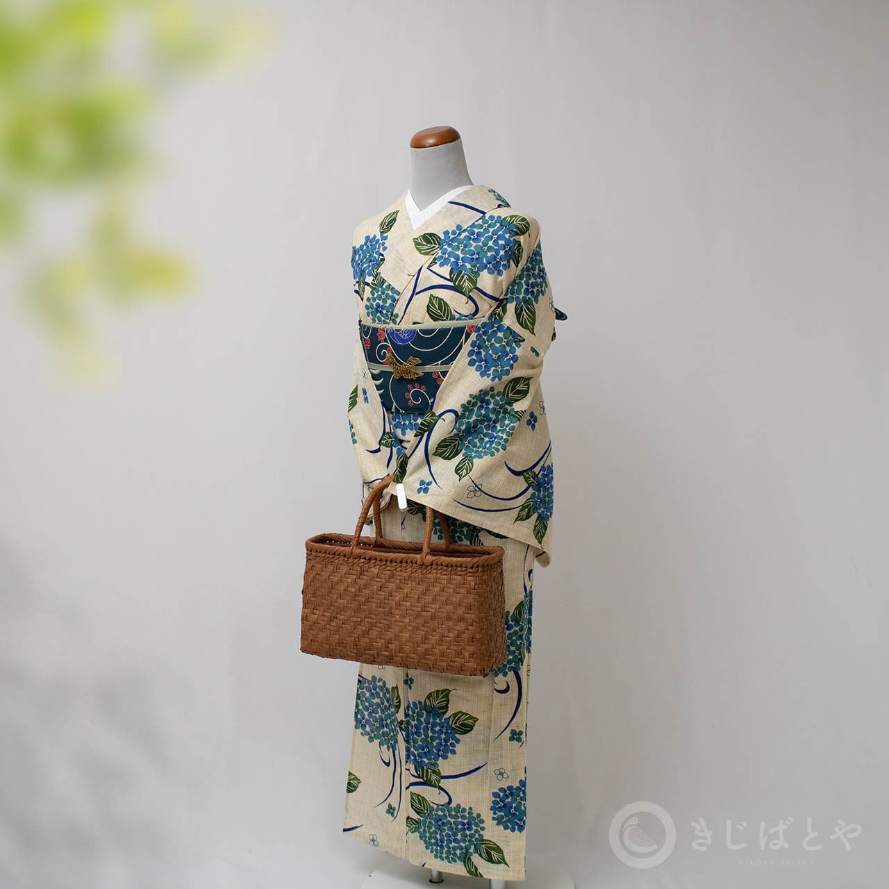綿麻浴衣 練色に青の紫陽花 | きじばとや