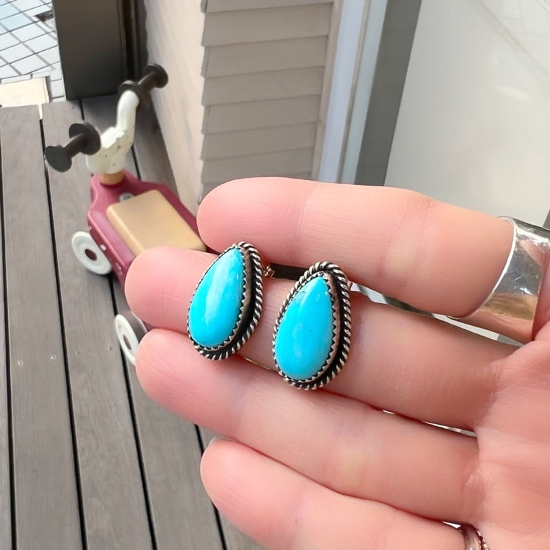 Indian Jewelry 》キングマン ターコイズ ドロップ型 スタッドピアス