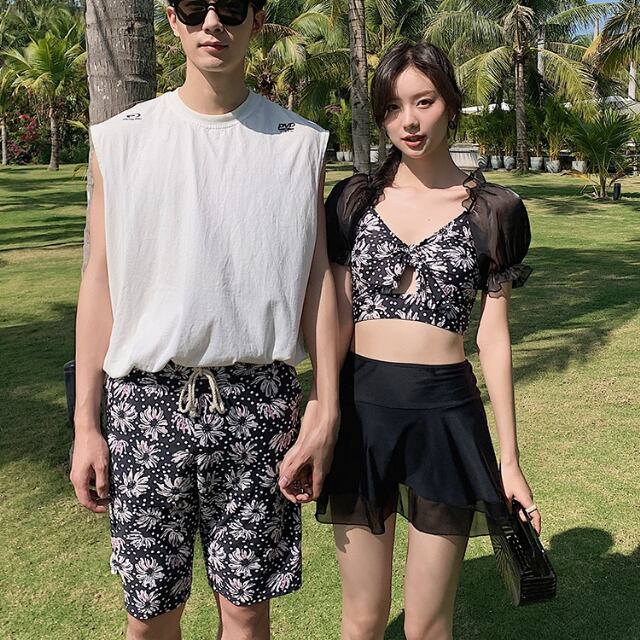 【予約販売】水着 カップル水着 2点セット ペアルック メンズ レディース ブラック 花柄 フラワー柄 スカート ビキニ セパレート水着 海水パンツ 海パン ペア水着 恋人 おそろい お揃い M/L/XL/2XL