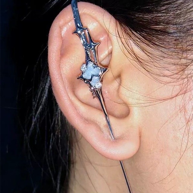 小さな星型ピアス 실속