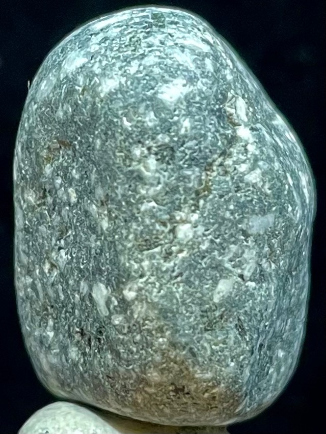 7) 日本人の「心」に寄り添う御守り「遠野の石」小型握り石