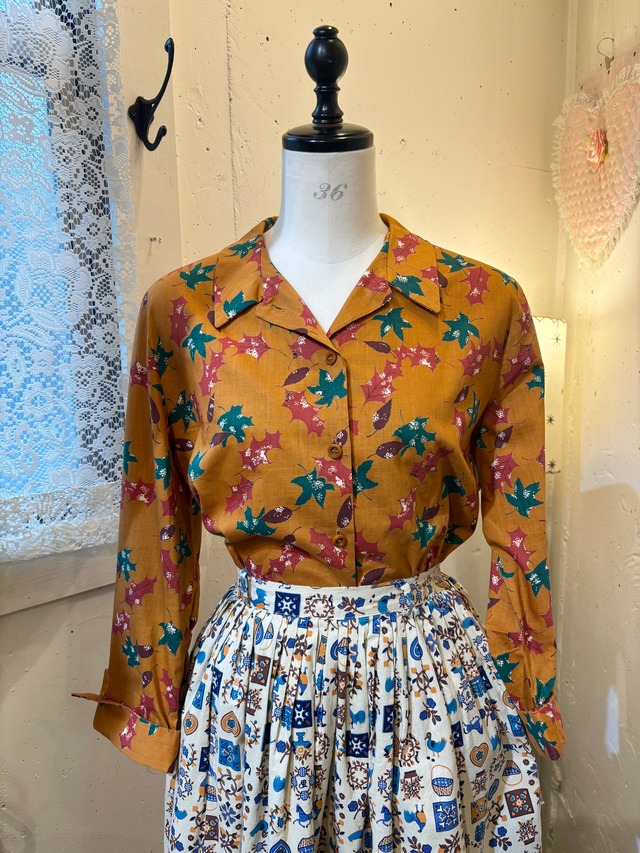 50's Autumn leaves print blouse