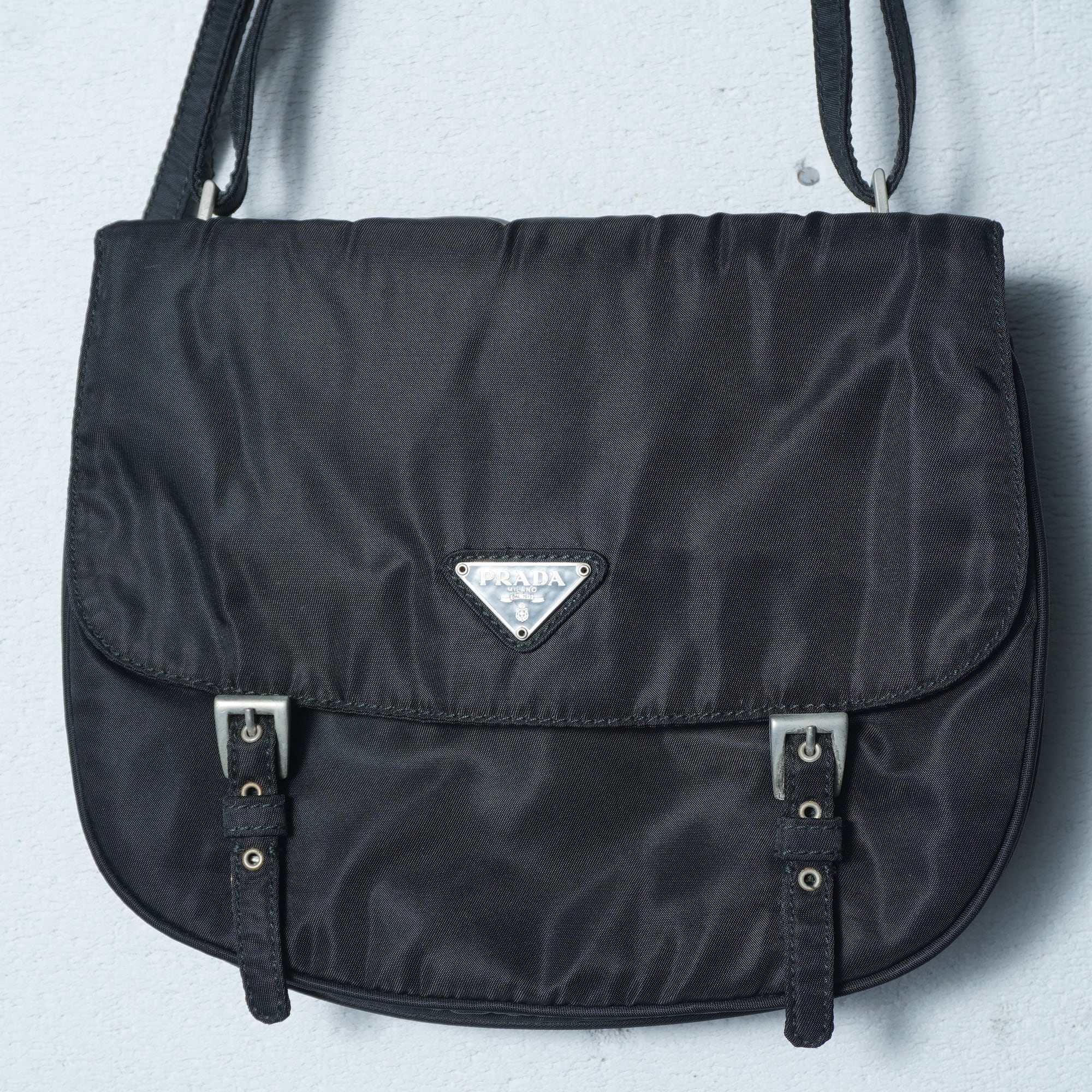 PRADA】プラダ 三角プレートナイロンショルダーバッグ black | MIXHIVE