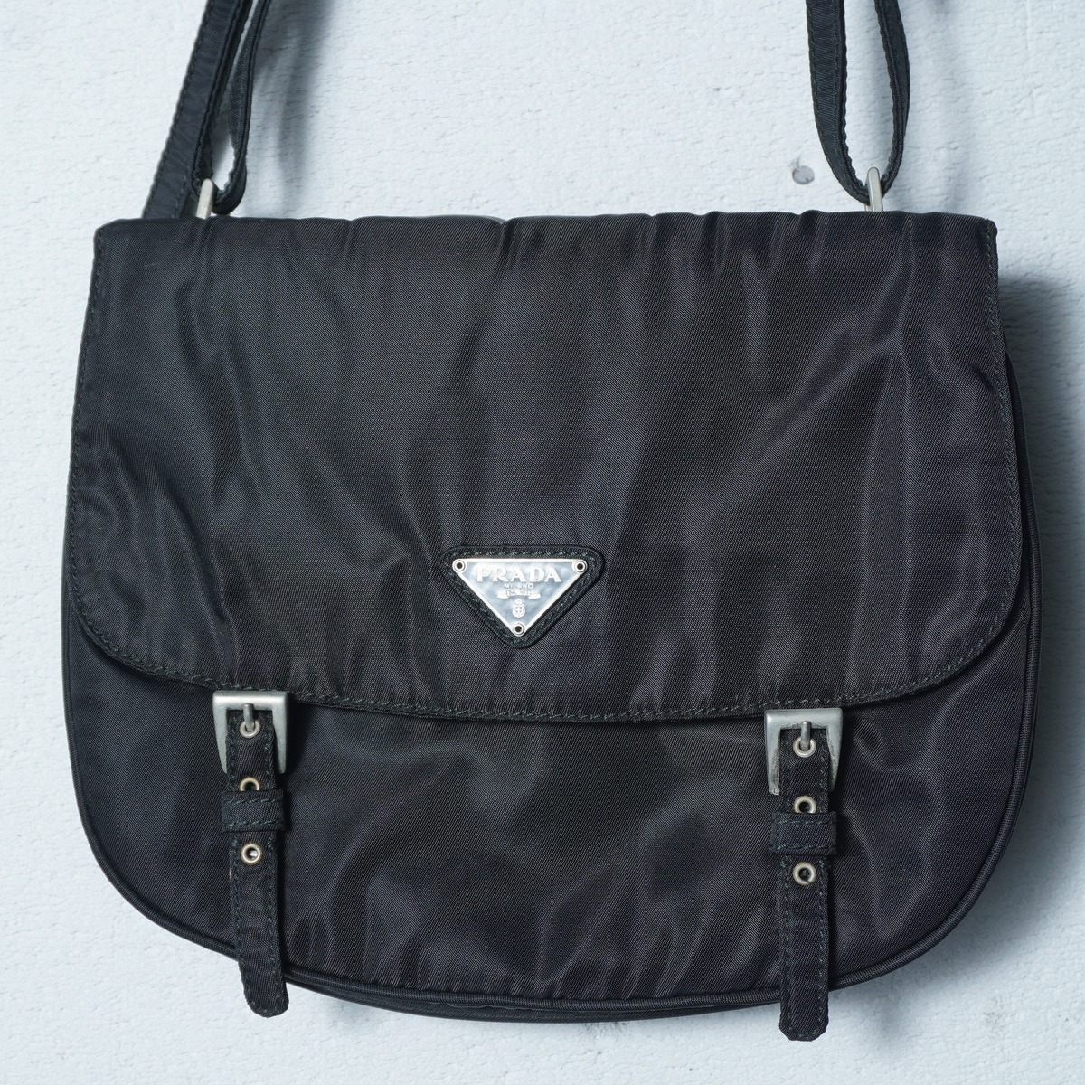 PRADA】プラダ 三角プレートナイロンショルダーバッグ black | MIXHIVE