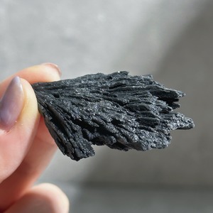 ブラックカイヤナイト 原石 03◇Black Kyanite ◇天然石・鉱物・パワーストーン