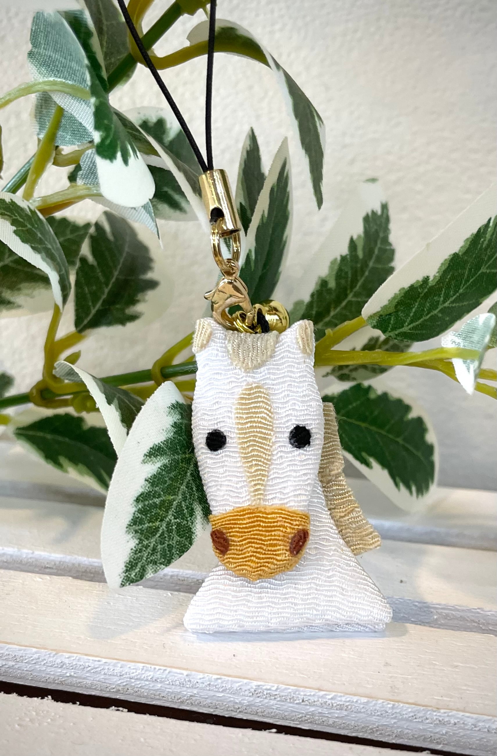 ちりめん馬（白馬）根付ストラップ