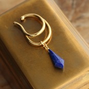 ラピスラズリ<ロザンジュカット>のイヤーカフ