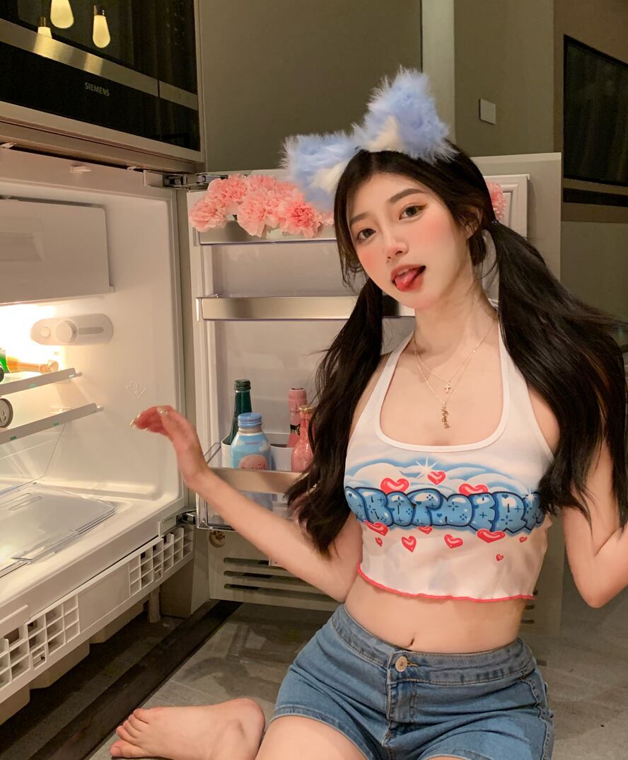 プリント柄サマーホルタートップス ショートジャケット 大人ガーリー スウィート キュート カジュアル 夏物 ブラックストロベリース64002572479