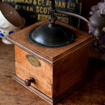 1910年頃 フランス Peugeot & Cie 木製コーヒーミル | Brocante de La Cocotte  （フランスアンティーク・ドライフラワーのお店）