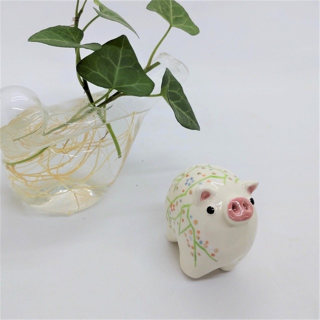 京焼・清水焼　おめかしブタさん～舞う梅