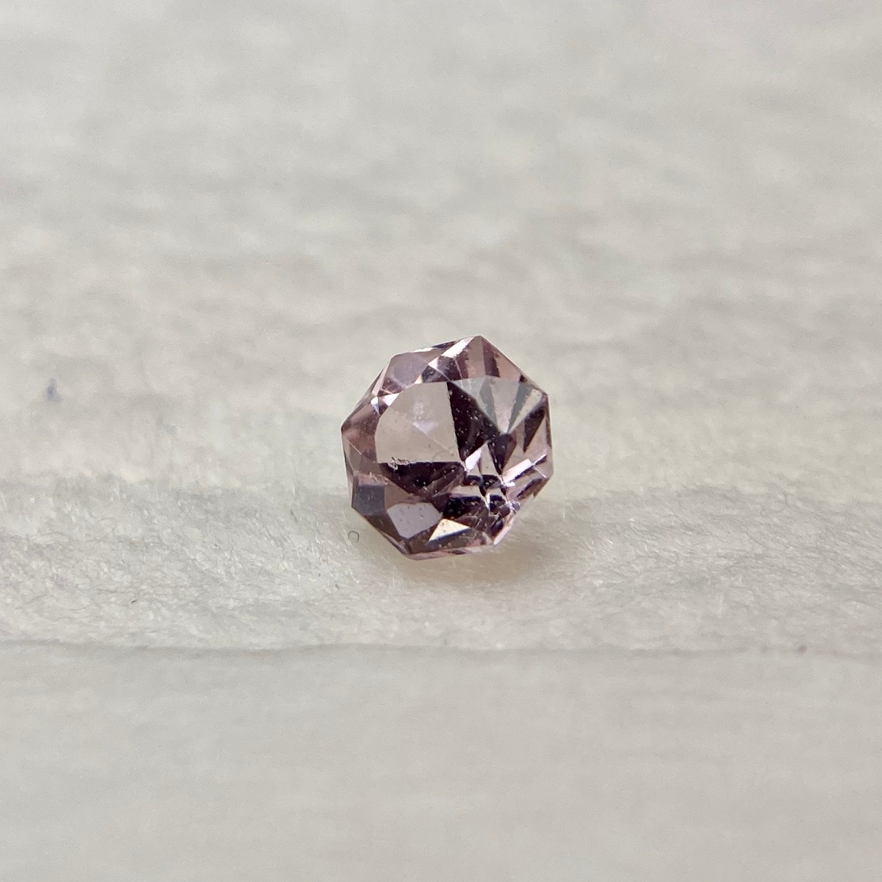 お花みたいな スピネル オクタゴンカット Part2 3.9mm-4.0mm No.3