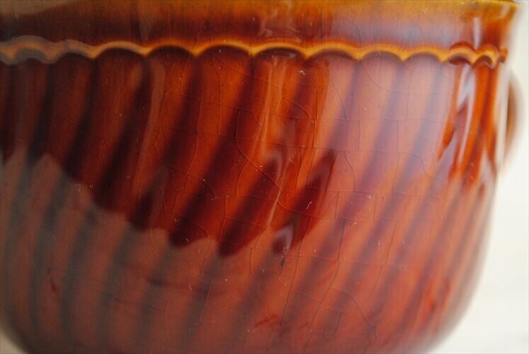 ベルギー製 BOCH ボッホ きれいな飴色のマグカップ＆ソーサー 磁器