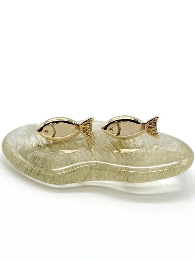 Finley pierced earrings | fish | gold