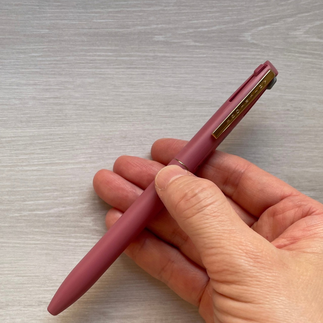 アンテリック 3色ボールペン 0.5mm｜ブリックレッド