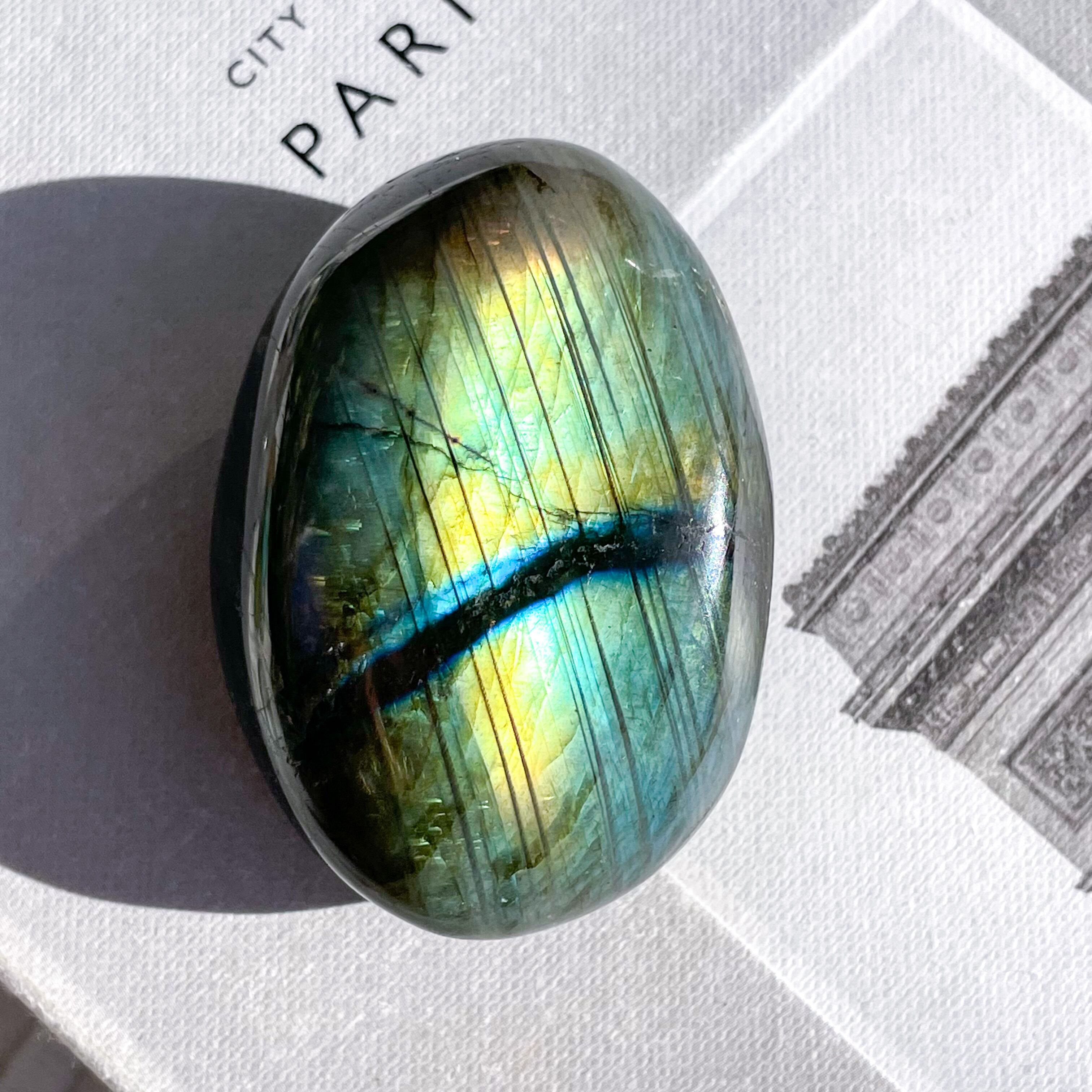 Labradorite Palmstone ✧ ラブラドライト