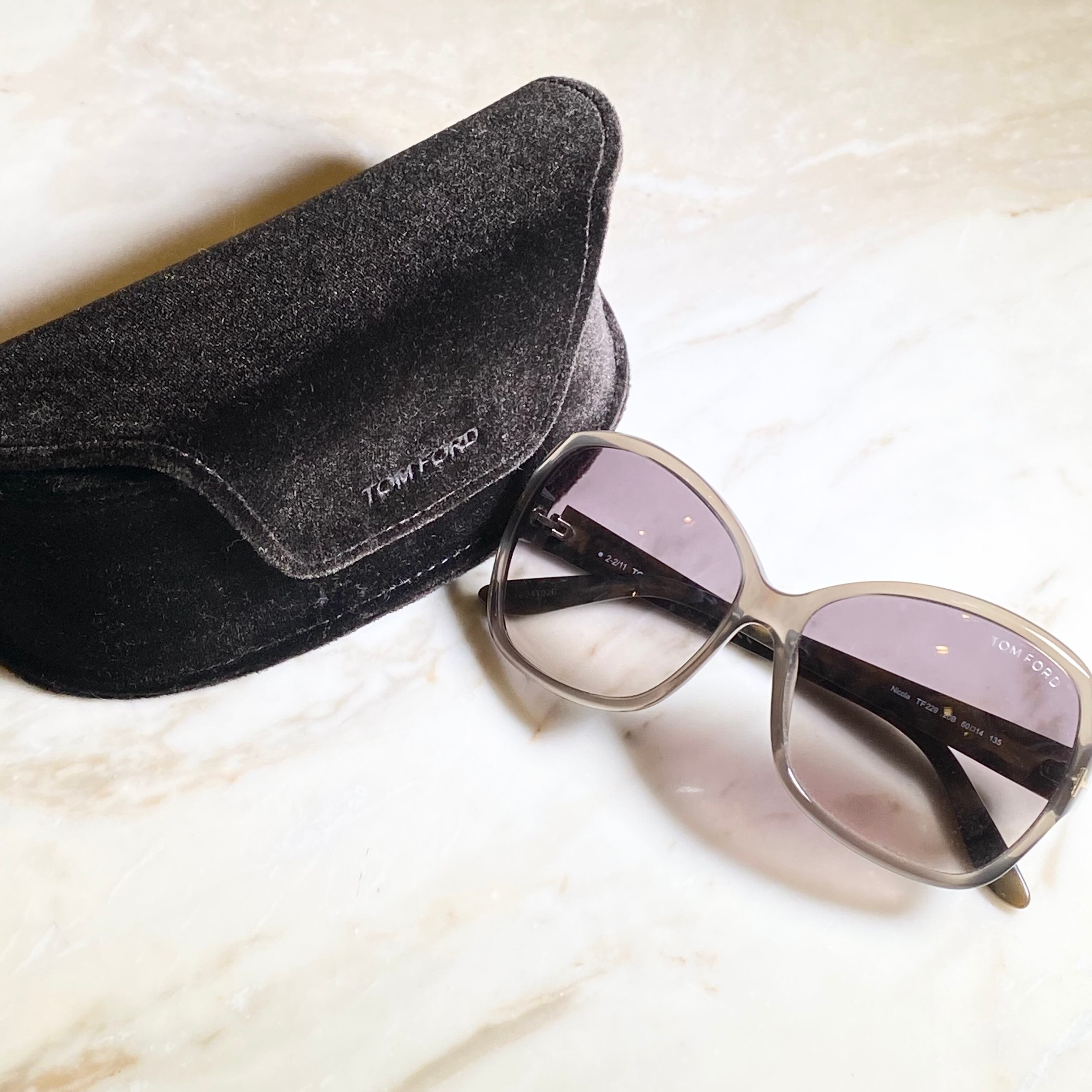 TOM FORD butterfly frame sunglasses “TF229” “Nicola” | NOIR 