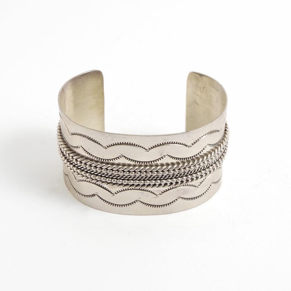 INDIAN JEWELRY インディアンジュエリー】Navajo Stampwork Widebangle