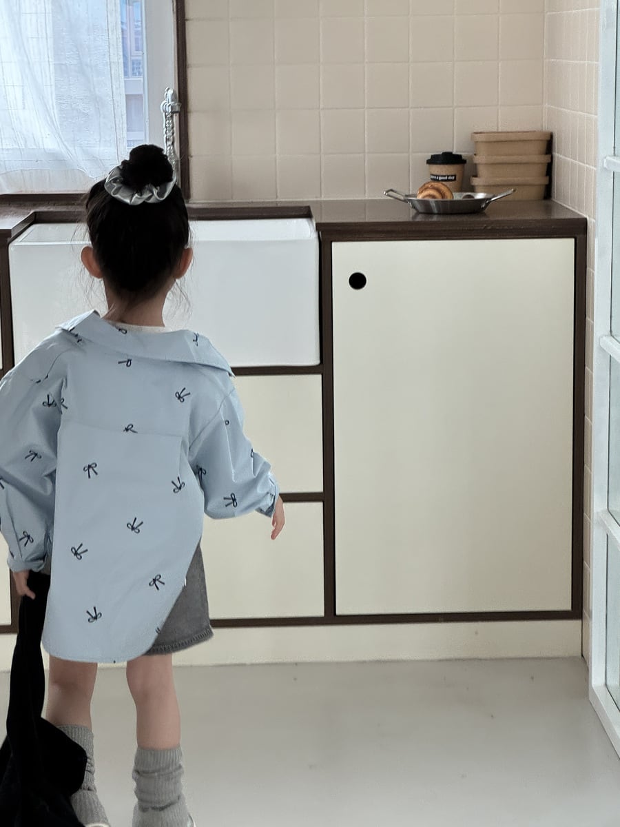 リボンプリントシャツ