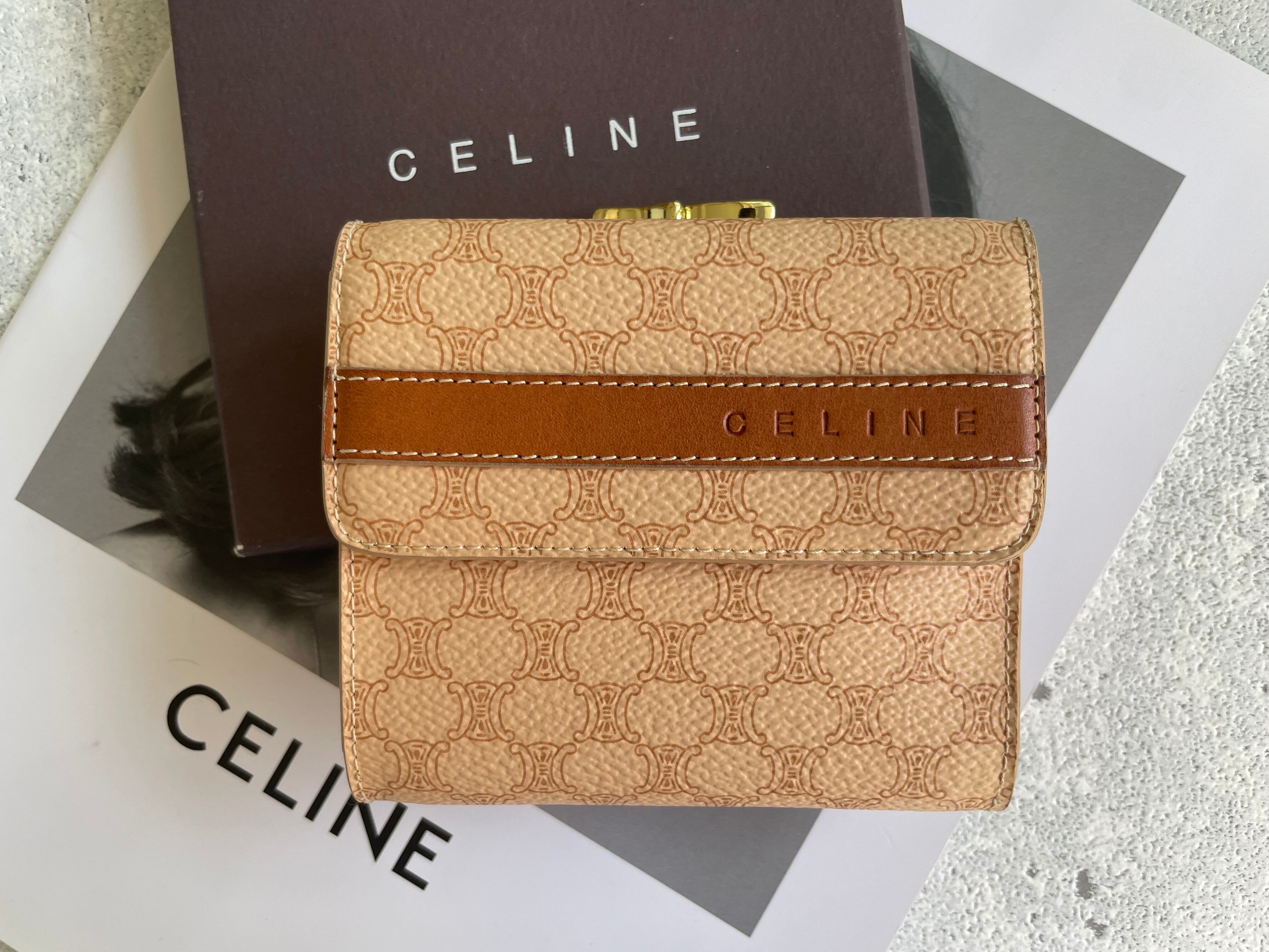 未使用CELINE セリーヌ　マカダム柄Wホック二つ折り財布　ホワイト