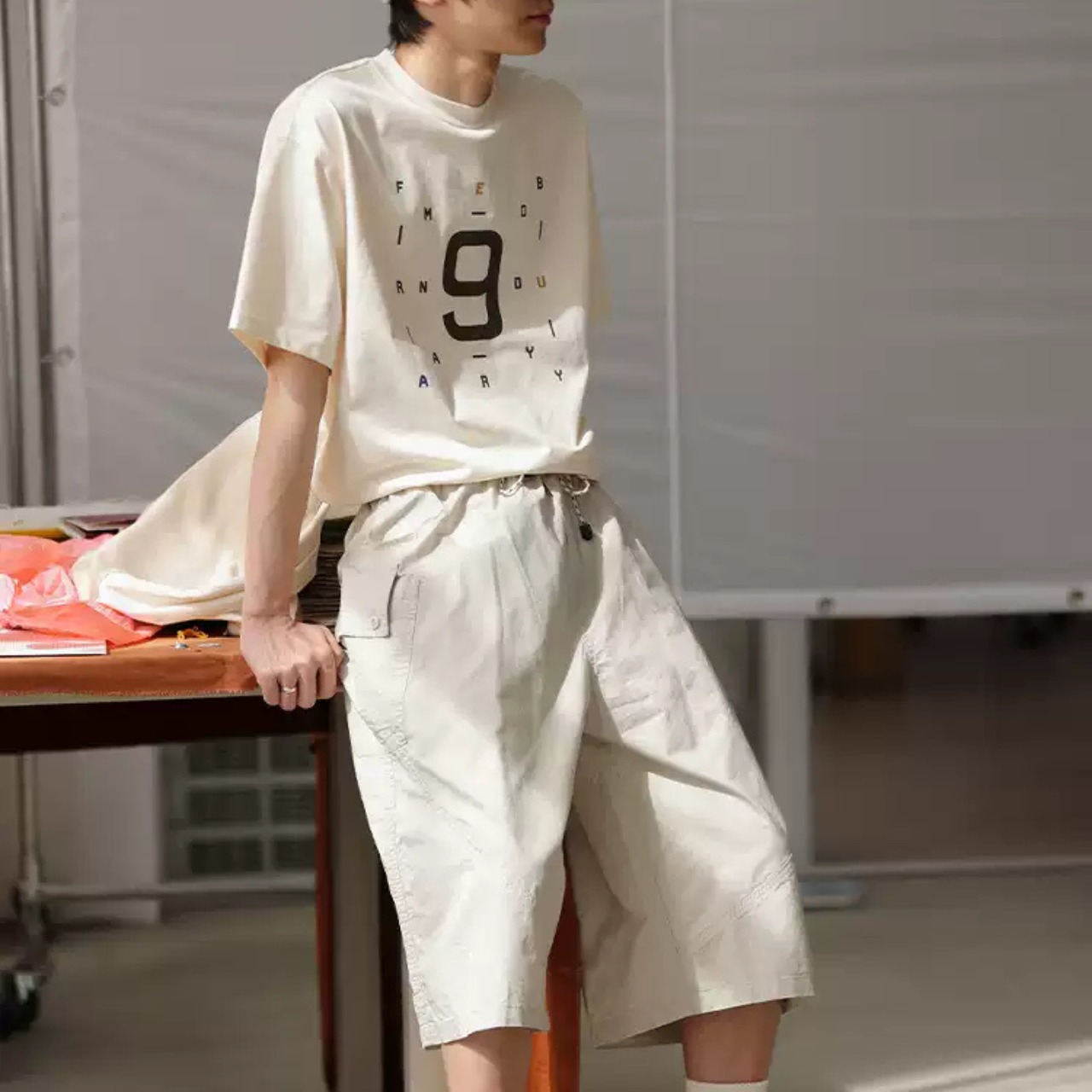 9 GRAPHIC” プリント Tシャツ　A1868 - 2