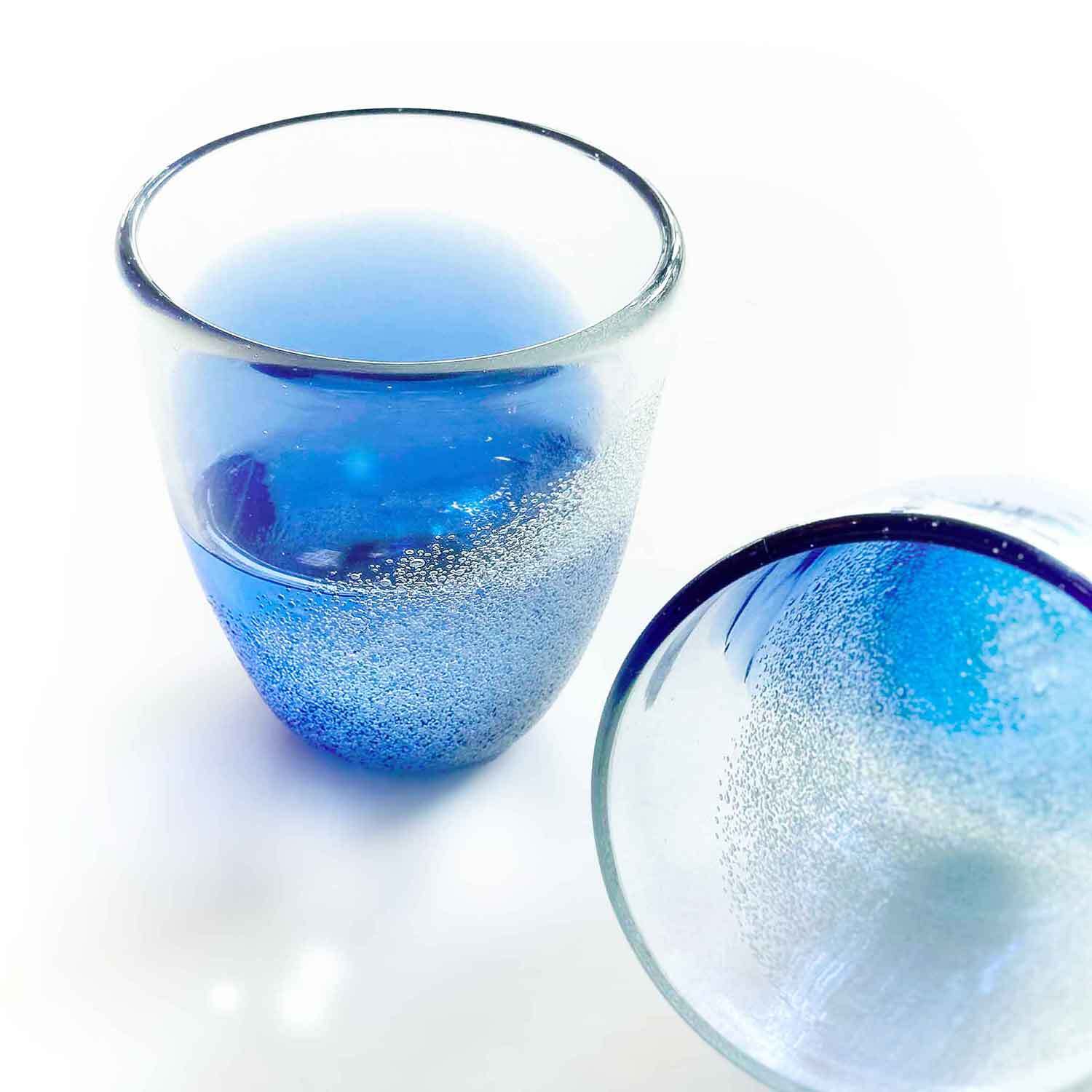 宙吹きガラス工房虹】白泡流しグラス 青 [琉球ガラス] | 【琉球ガラス