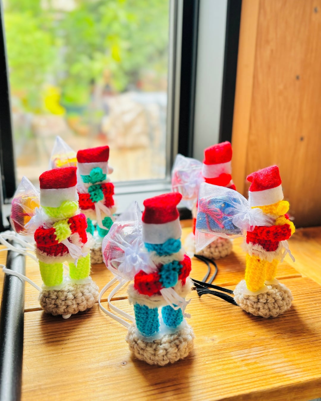 #ちょこっと乗るシリーズ「宇宙人サンタ」/ペット用アクセサリー(犬・猫・その他)Crochet Alien Santa Dog Costume