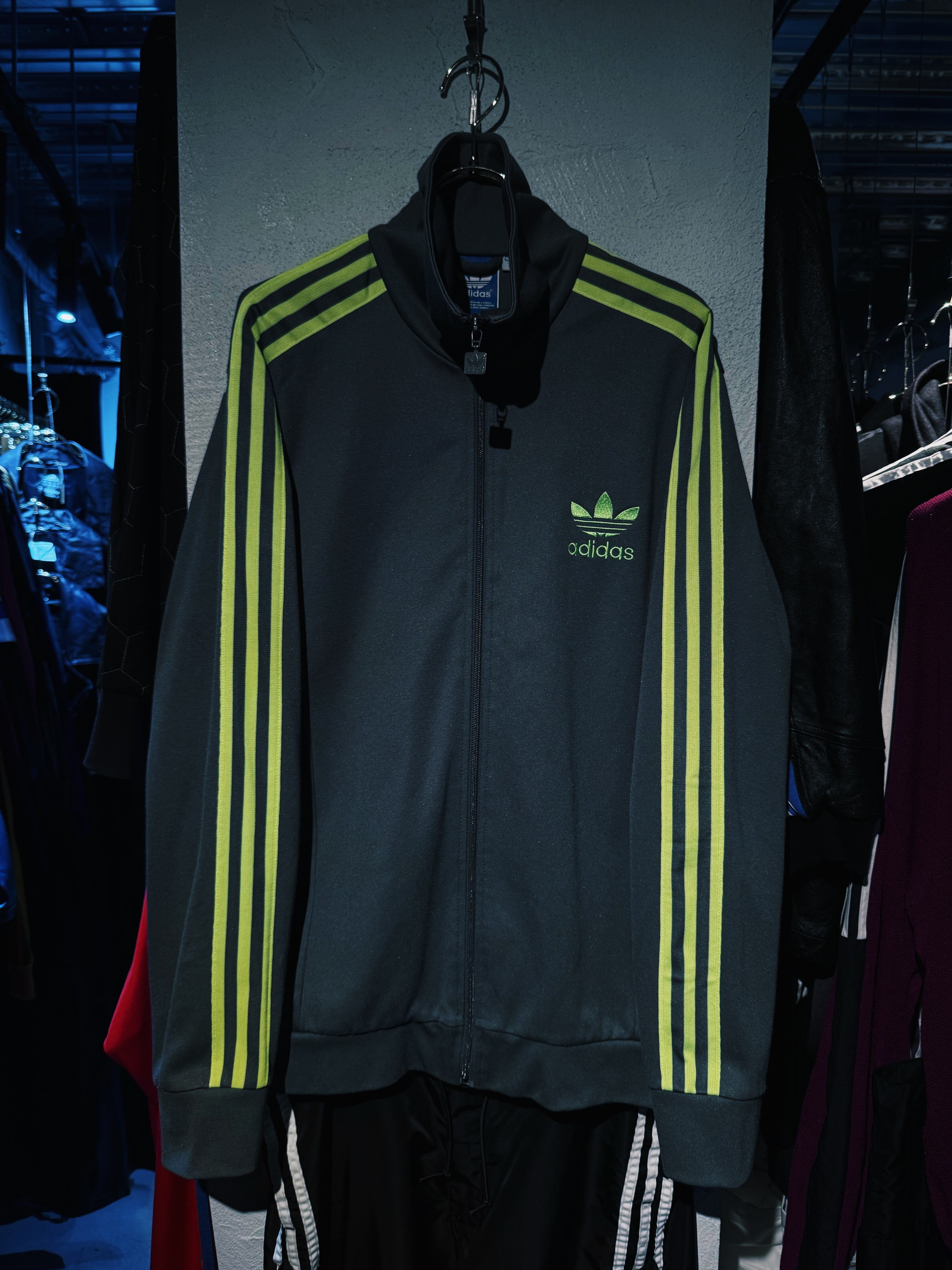 【D4C】"ADIDAS" neon yellow switching color design track jacket
