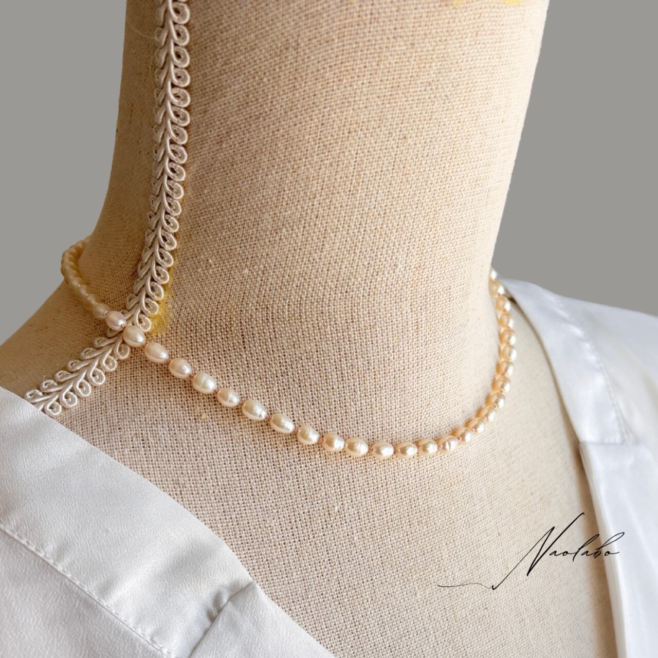 シルクの糸で結んだ淡水パールのネックレス(41cm)