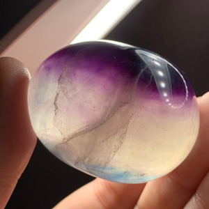 141.可愛い色合い♪フローライトたまご 台座付き