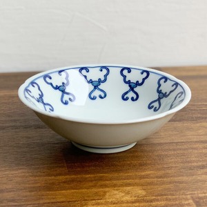 有田焼　花型小鉢　かぎつなぎ紋