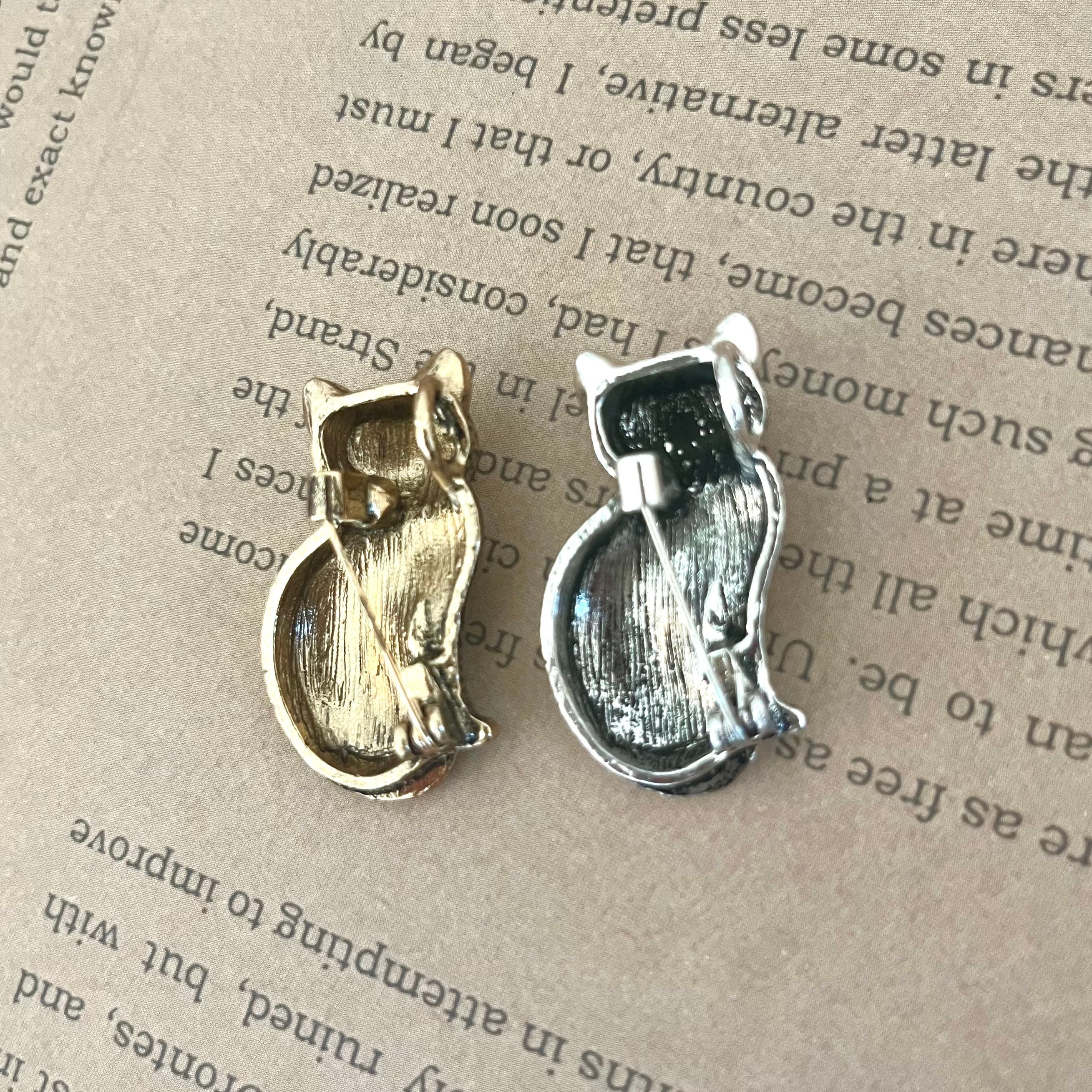 おすわりねこブローチ アンティーク 猫ブローチ | 雑貨とアクセサリー