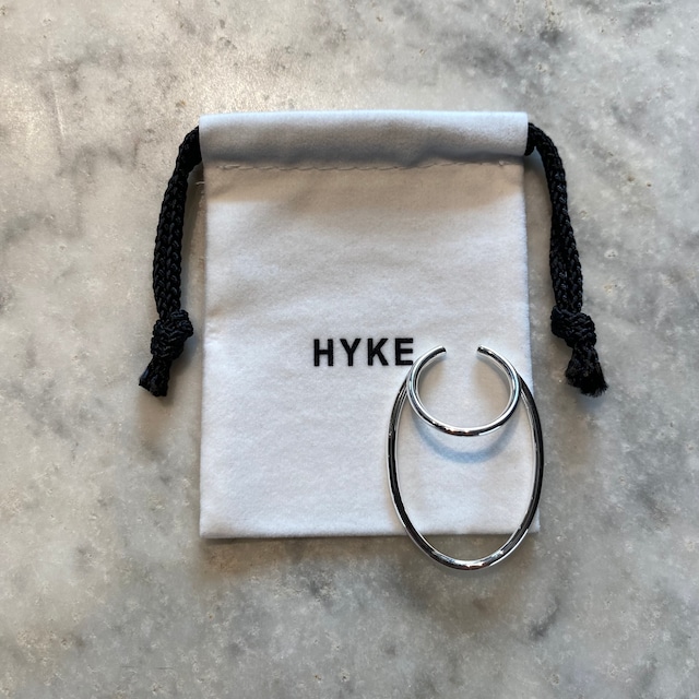 HYKE【ハイク】ELLIPSE HOOP EAR CUFF (No.19192 SILVER).