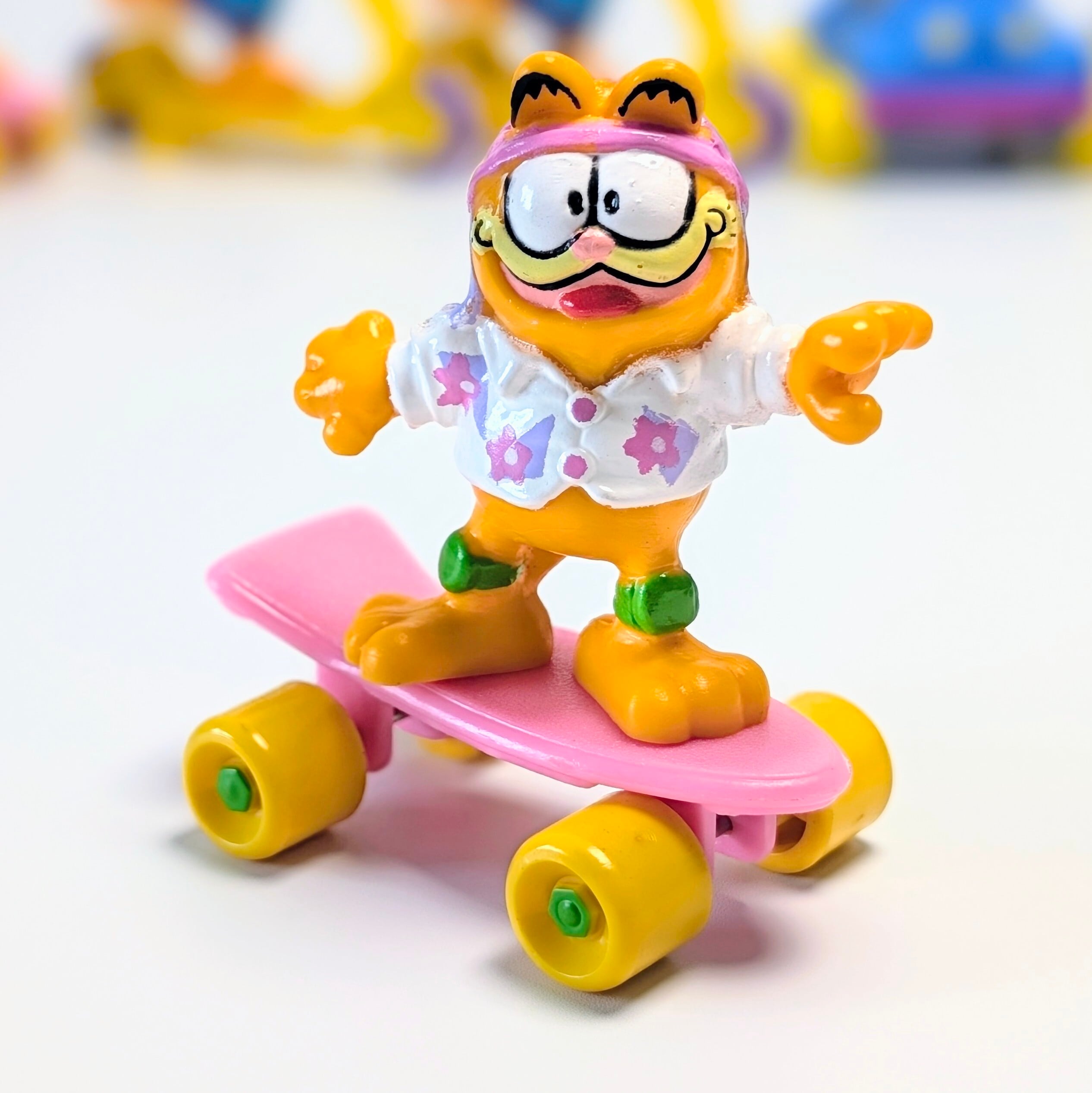 ☆ VINTAGE 1988 ☆【 McDonald's  ( マクドナルド ) 】1988年マクドナルドミールトイ 『 Garfield on Skateboard（ガーフィールド オン スケートボード）』〜メットにアロハシャツでスベるあいつ(笑)〜 / ミールトイ / ハッピーミール 〚アメリカン雑貨 アメトイ〛
